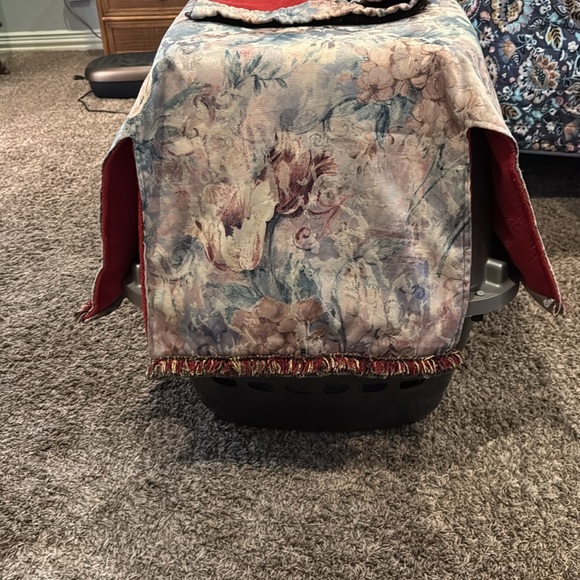 Floral Tapestry indoor insulated dog crate cover fits 27” tall x 22” wide x 36” - Picture 4 of 9